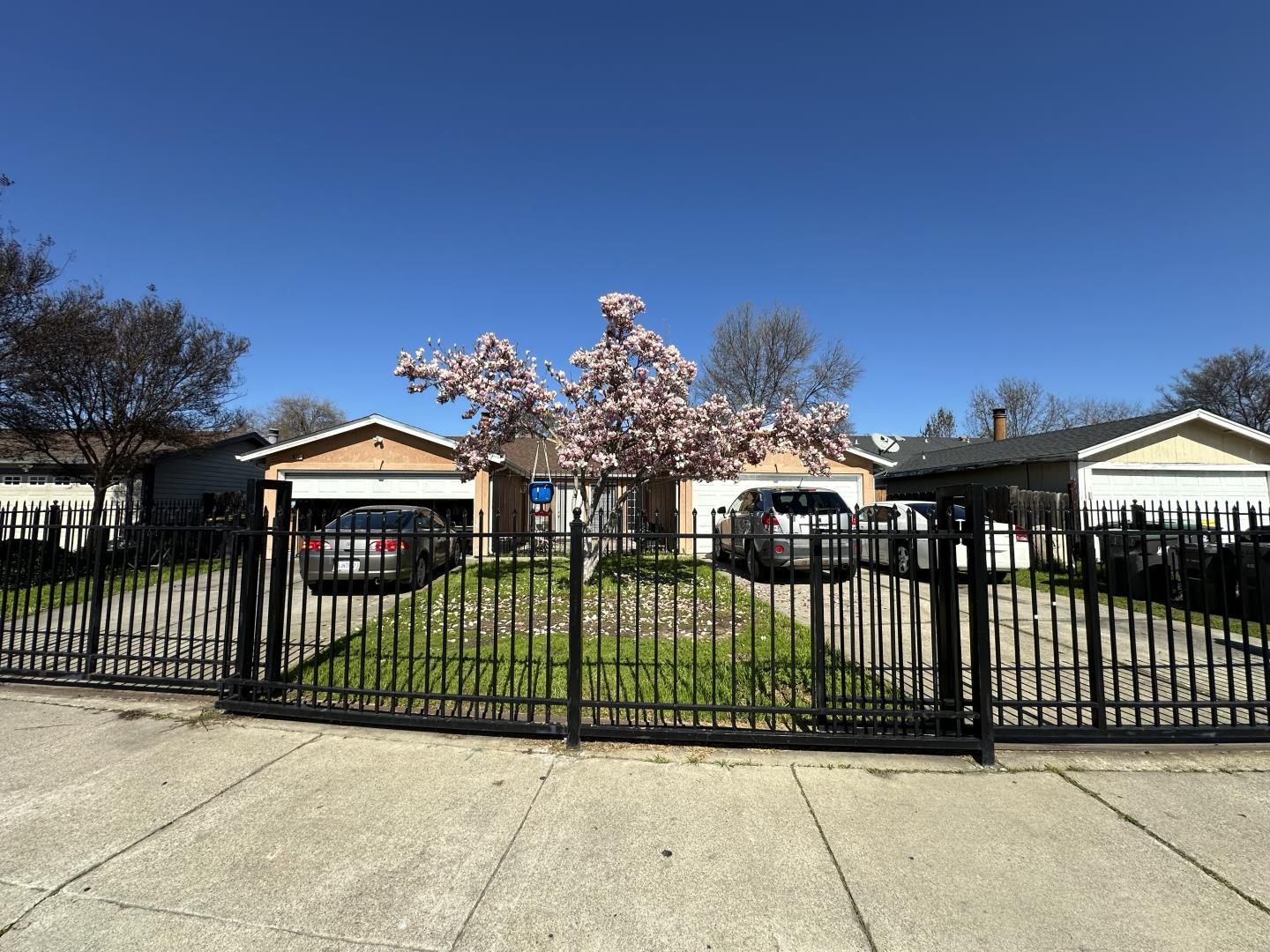 3825 Salters DR
