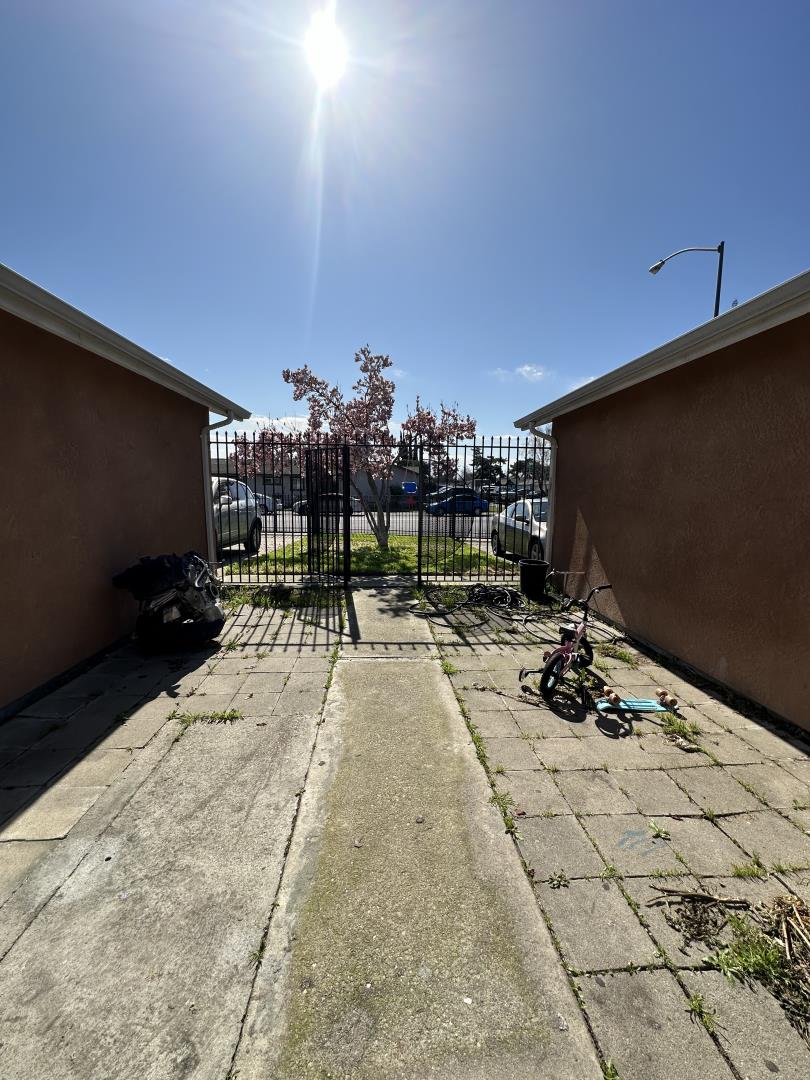 3825 Salters DR