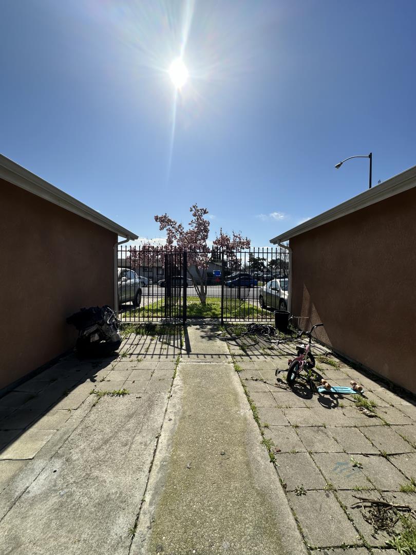 3825 Salters DR