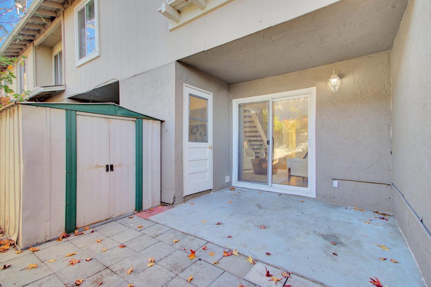 366 Lynn AVE