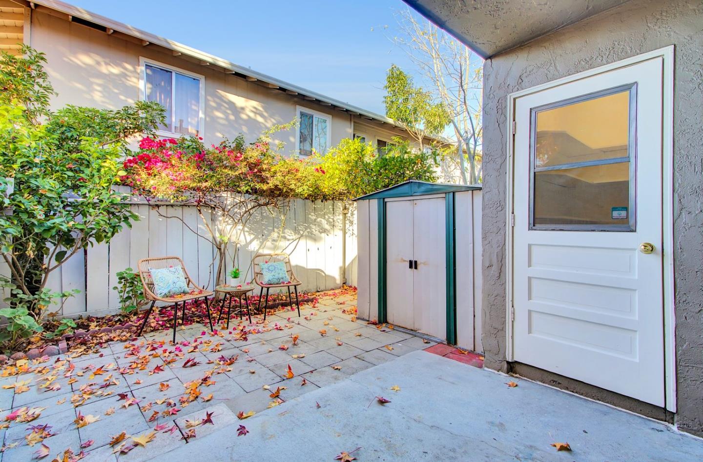 366 Lynn AVE