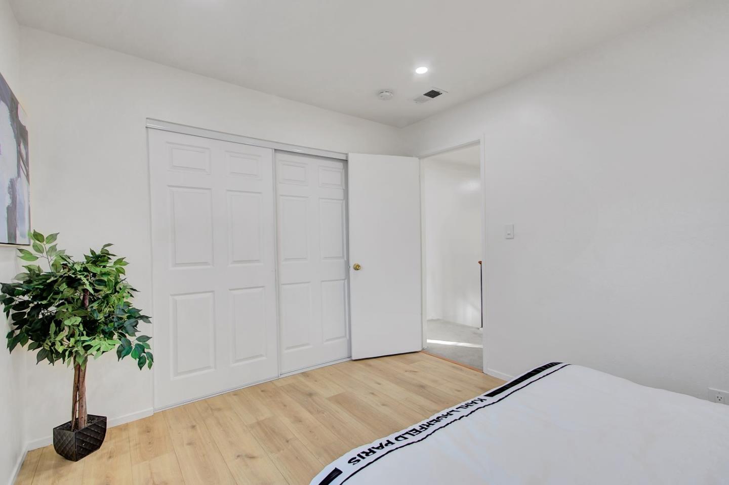366 Lynn AVE