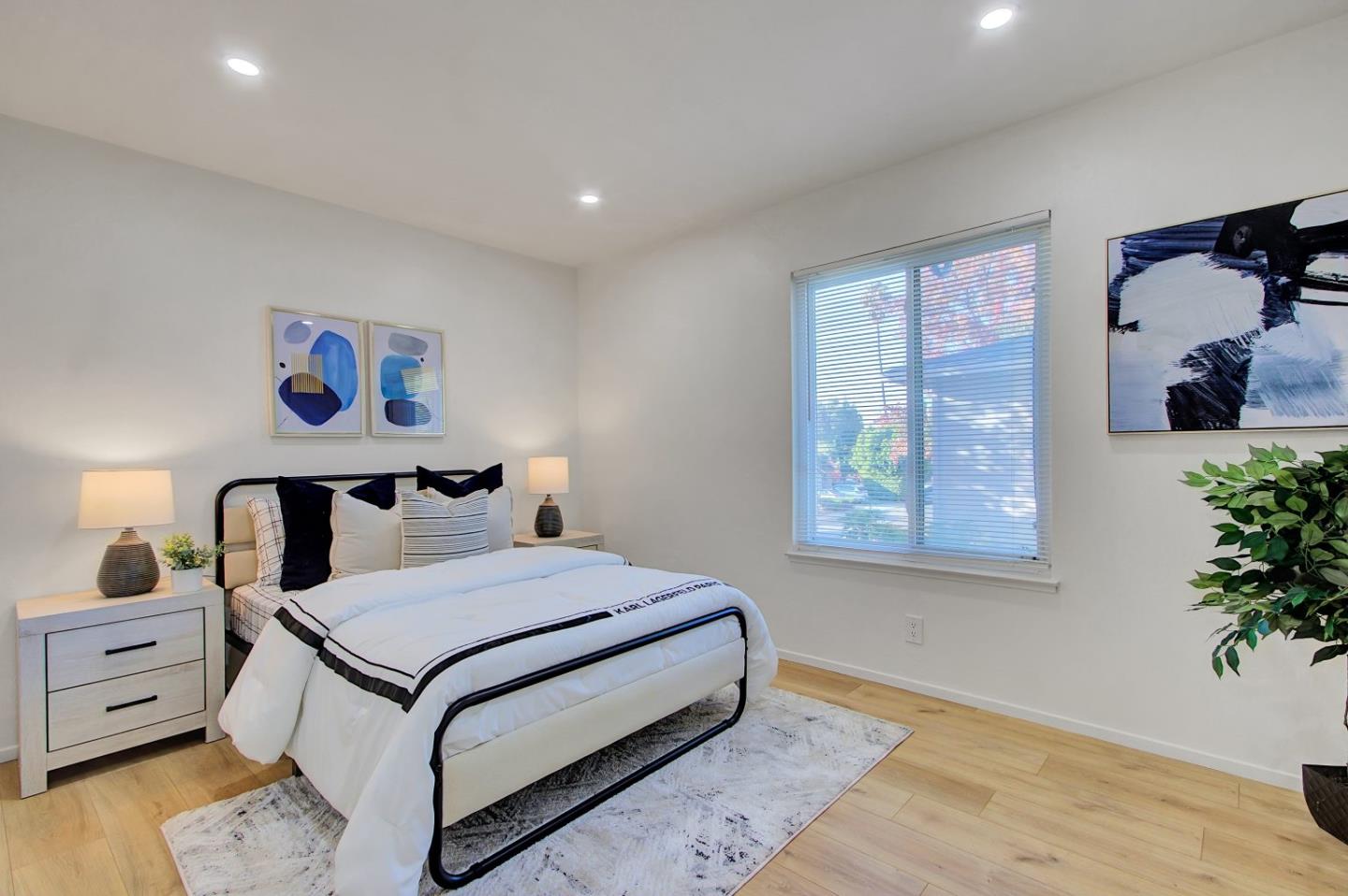 366 Lynn AVE
