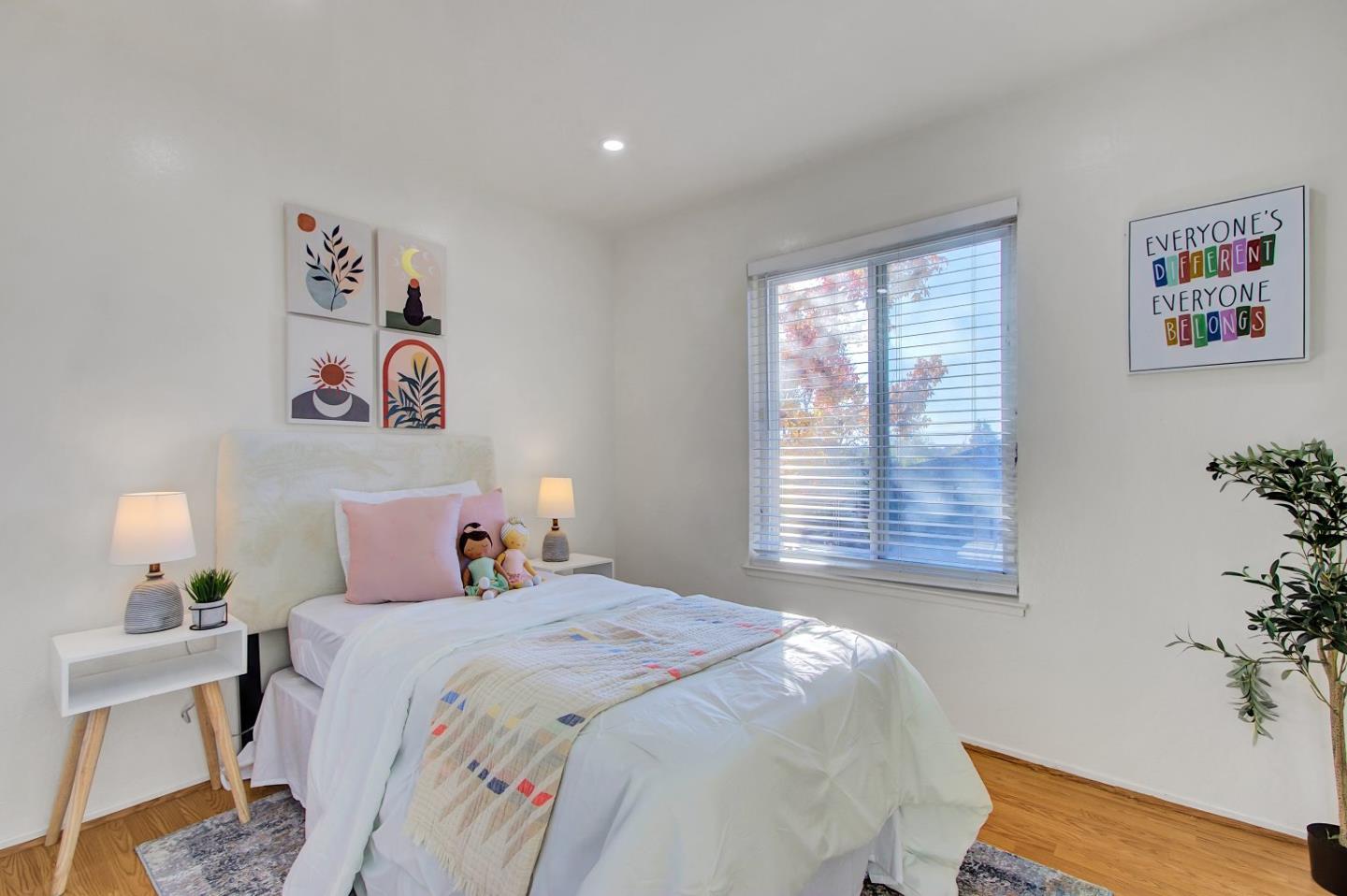 366 Lynn AVE