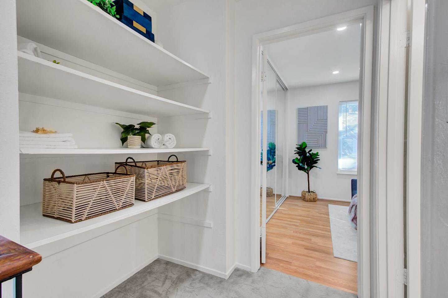 366 Lynn AVE