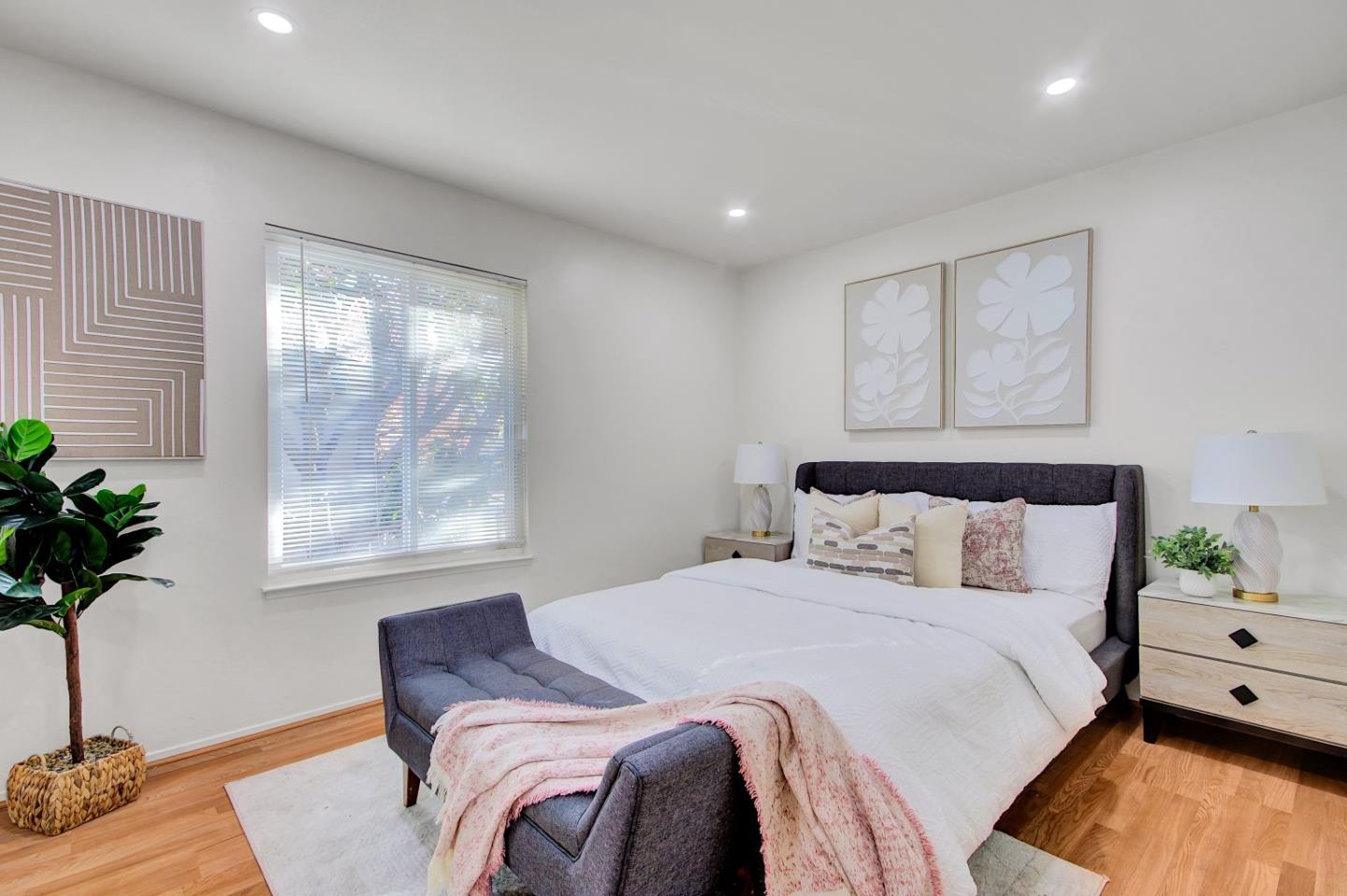 366 Lynn AVE