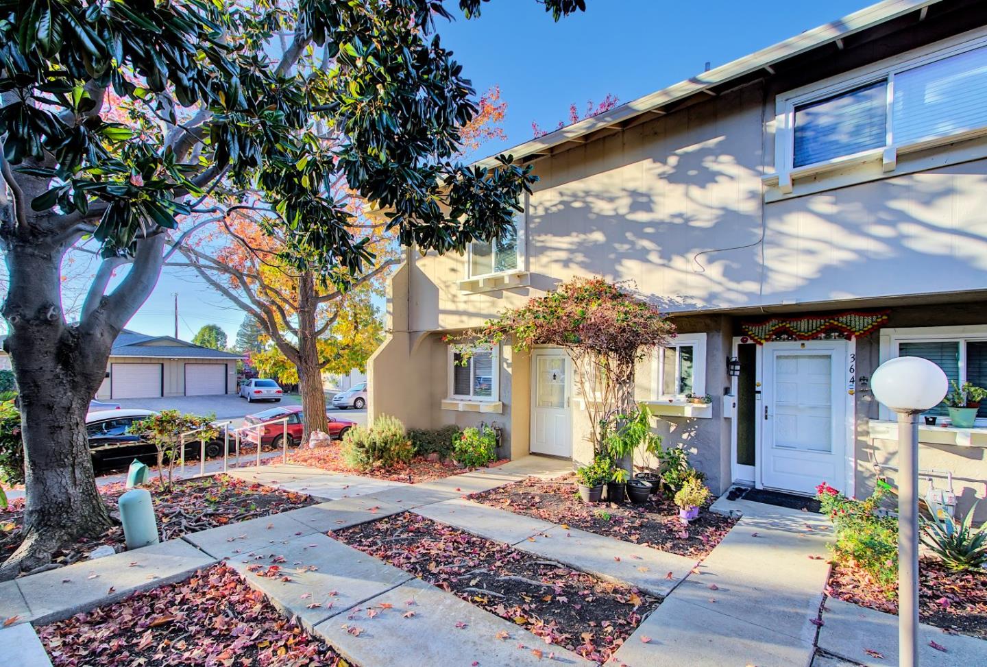 366 Lynn AVE