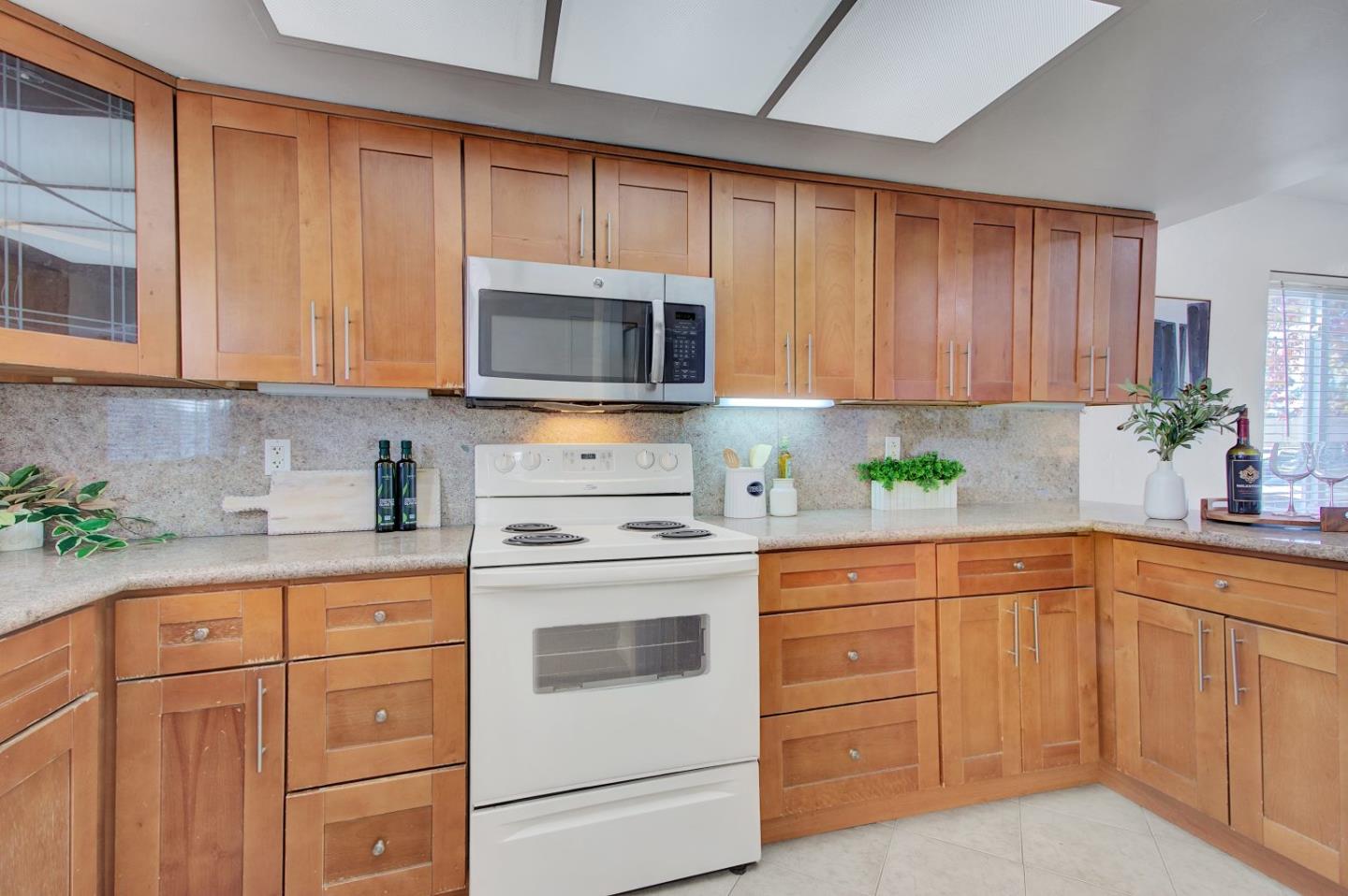 366 Lynn AVE