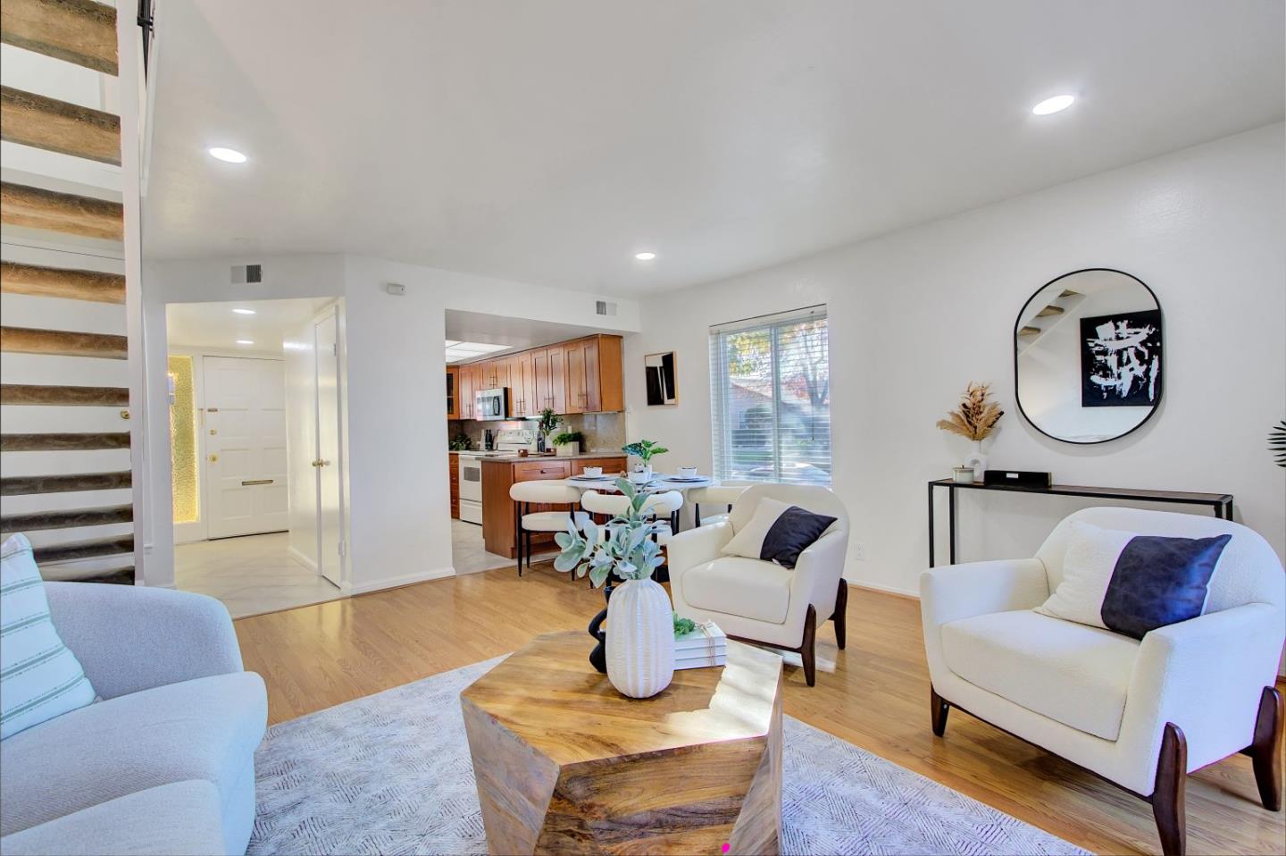 366 Lynn AVE