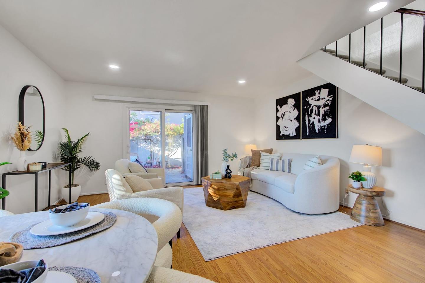 366 Lynn AVE