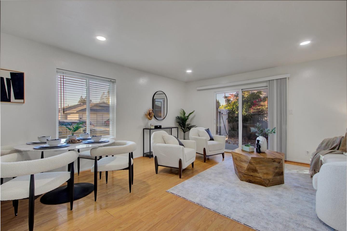 366 Lynn AVE