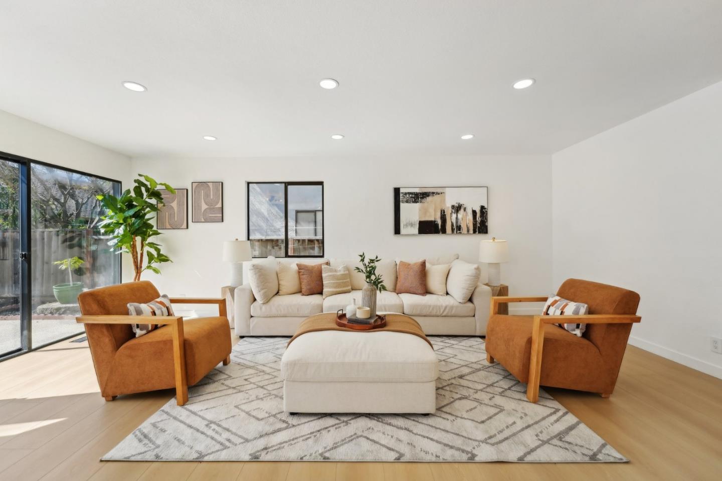 762 Carlisle WAY