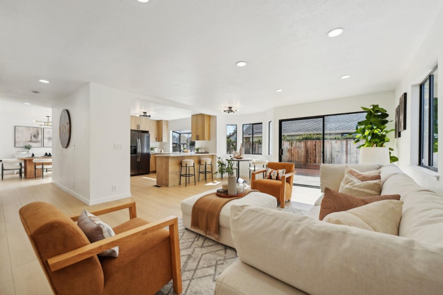 762 Carlisle WAY