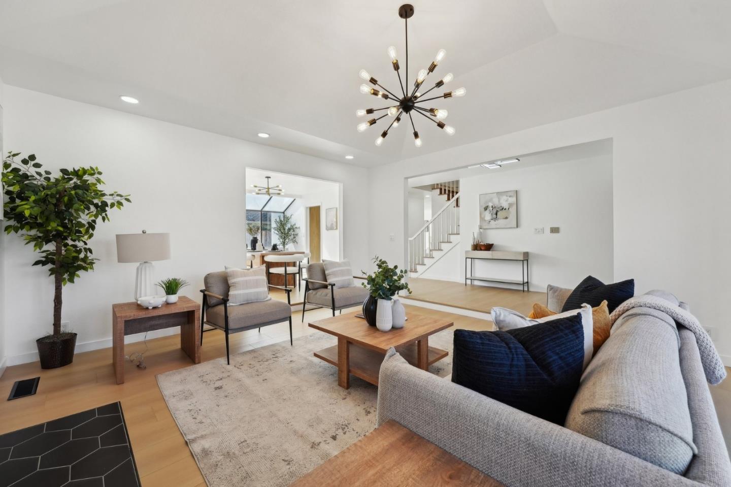 762 Carlisle WAY