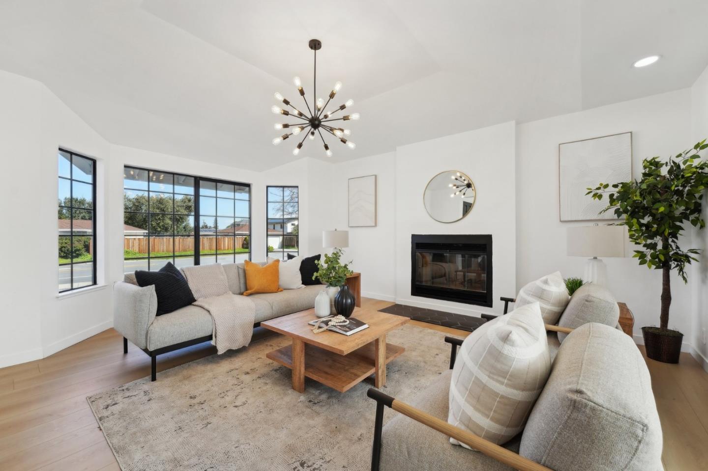 762 Carlisle WAY