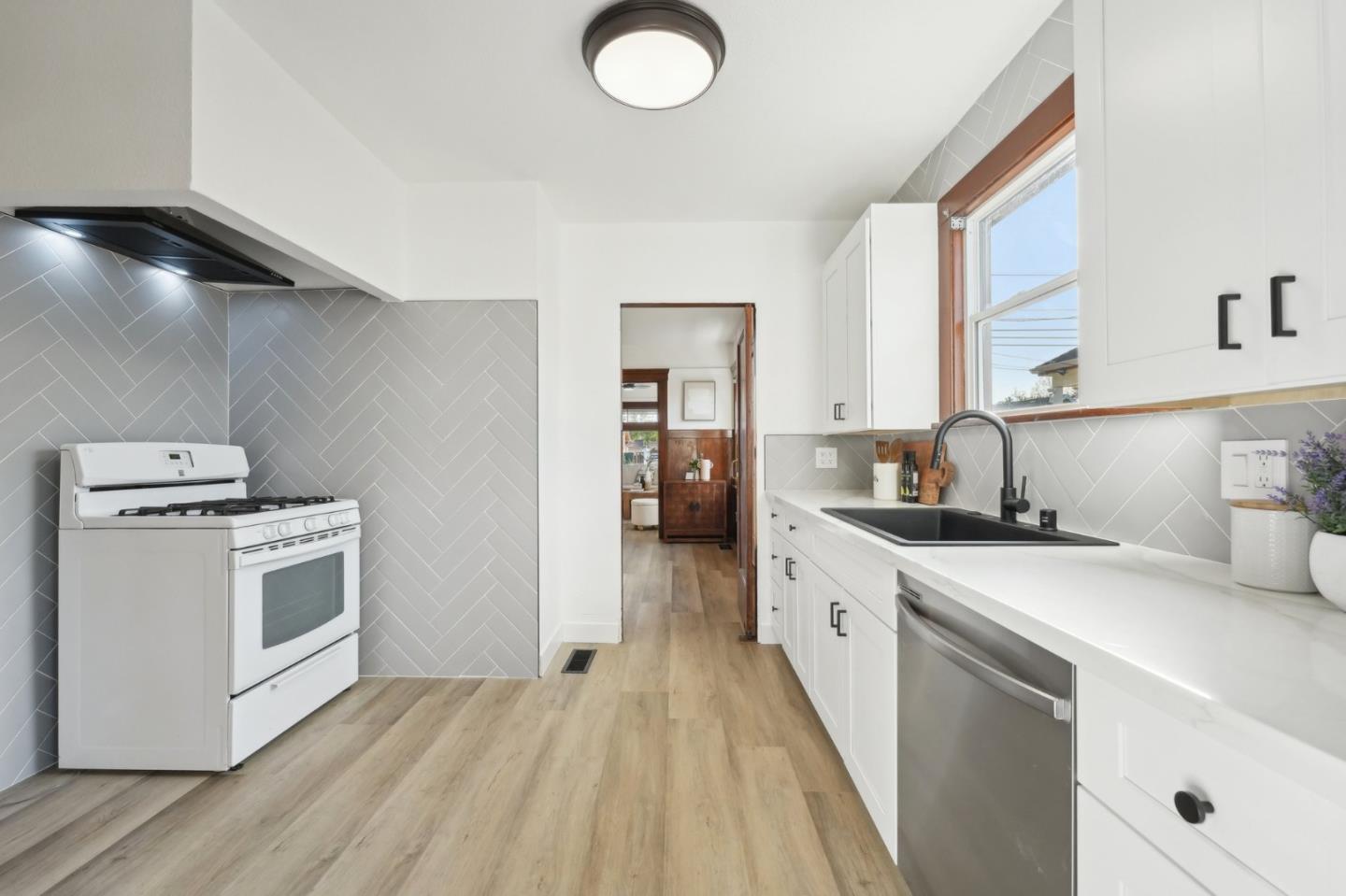 275 S 22nd ST