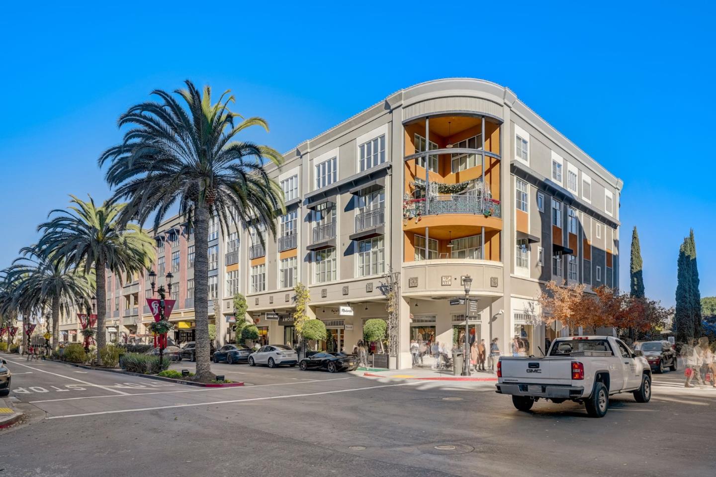 334 Santana ROW 329