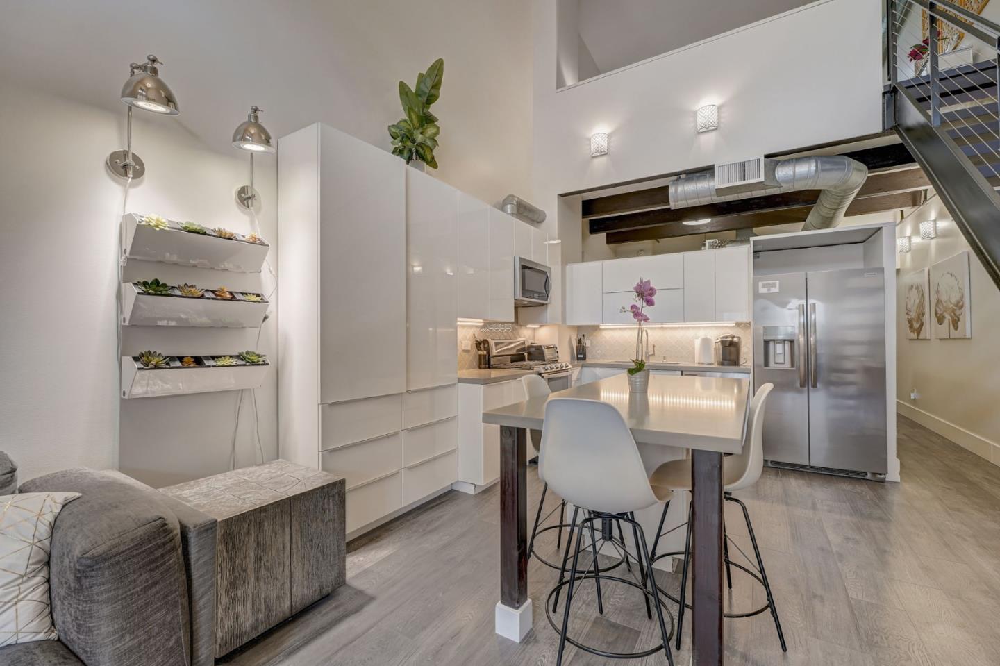 334 Santana ROW 329