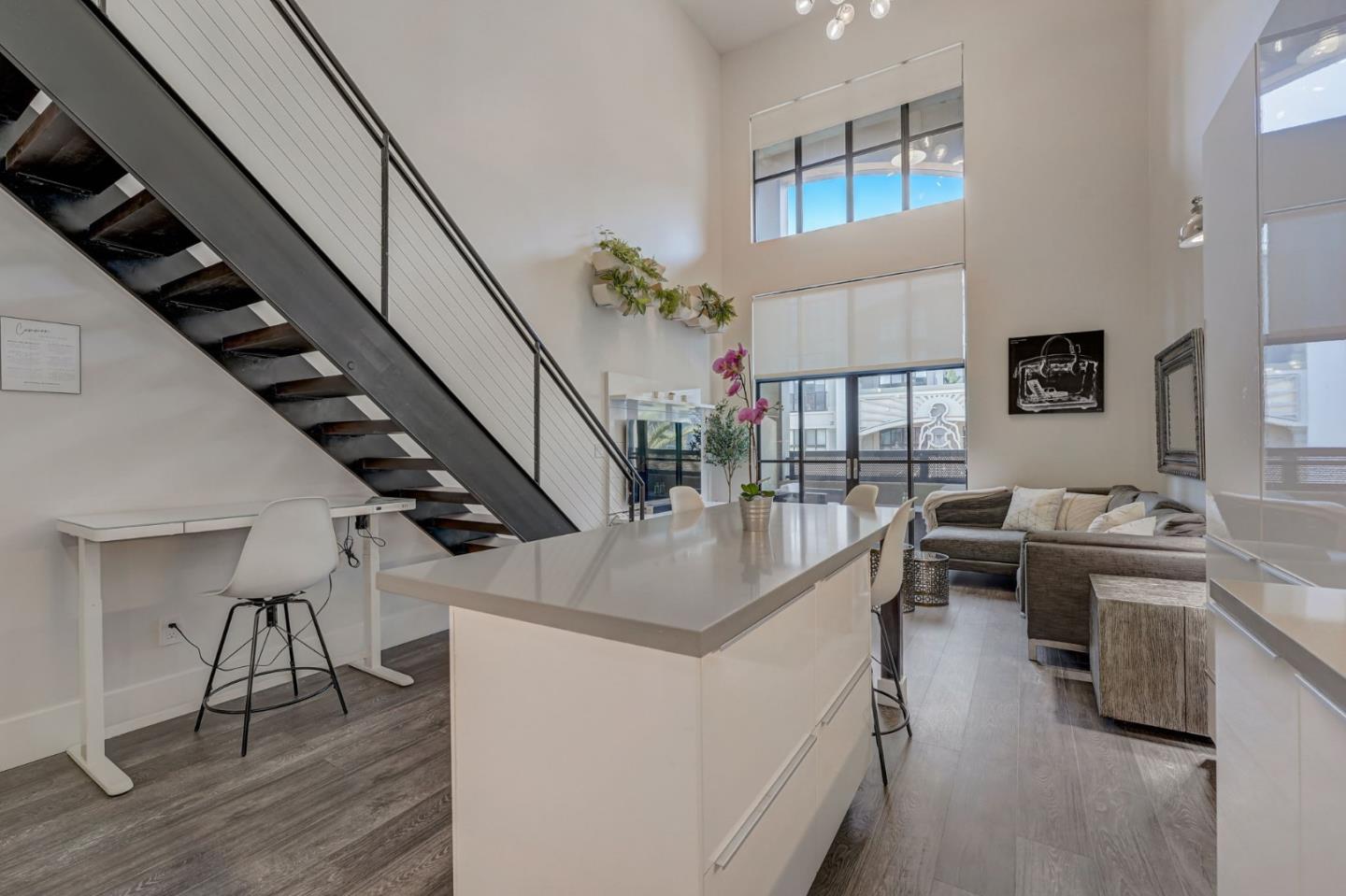 334 Santana ROW 329