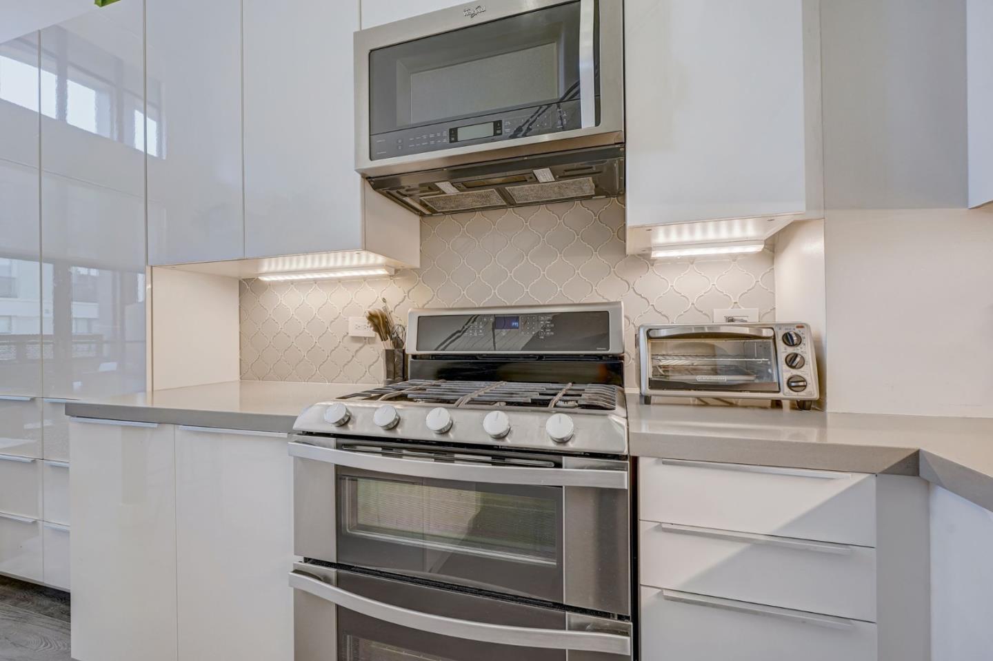 334 Santana ROW 329
