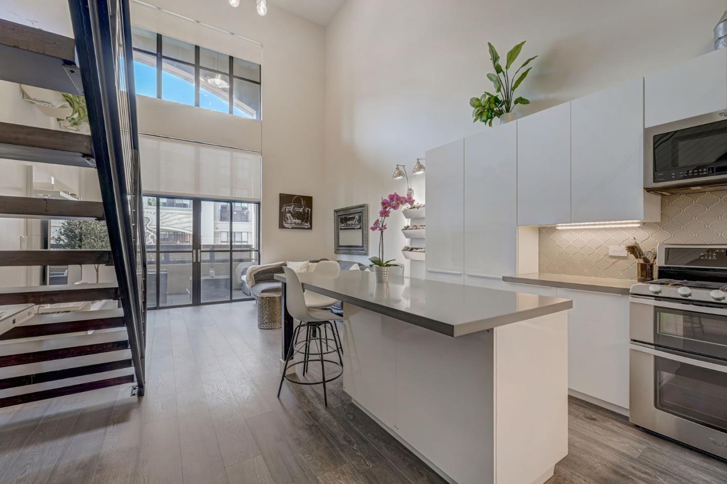 334 Santana ROW 329