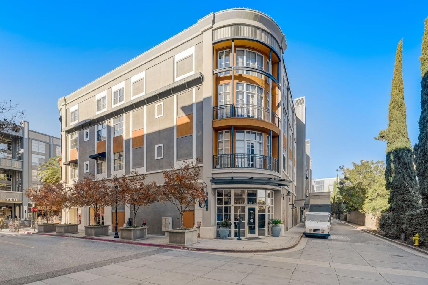 334 Santana ROW 329