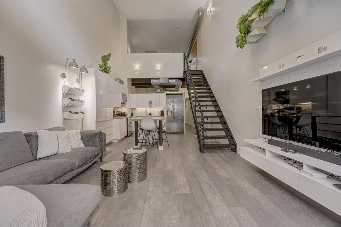 334 Santana ROW 329