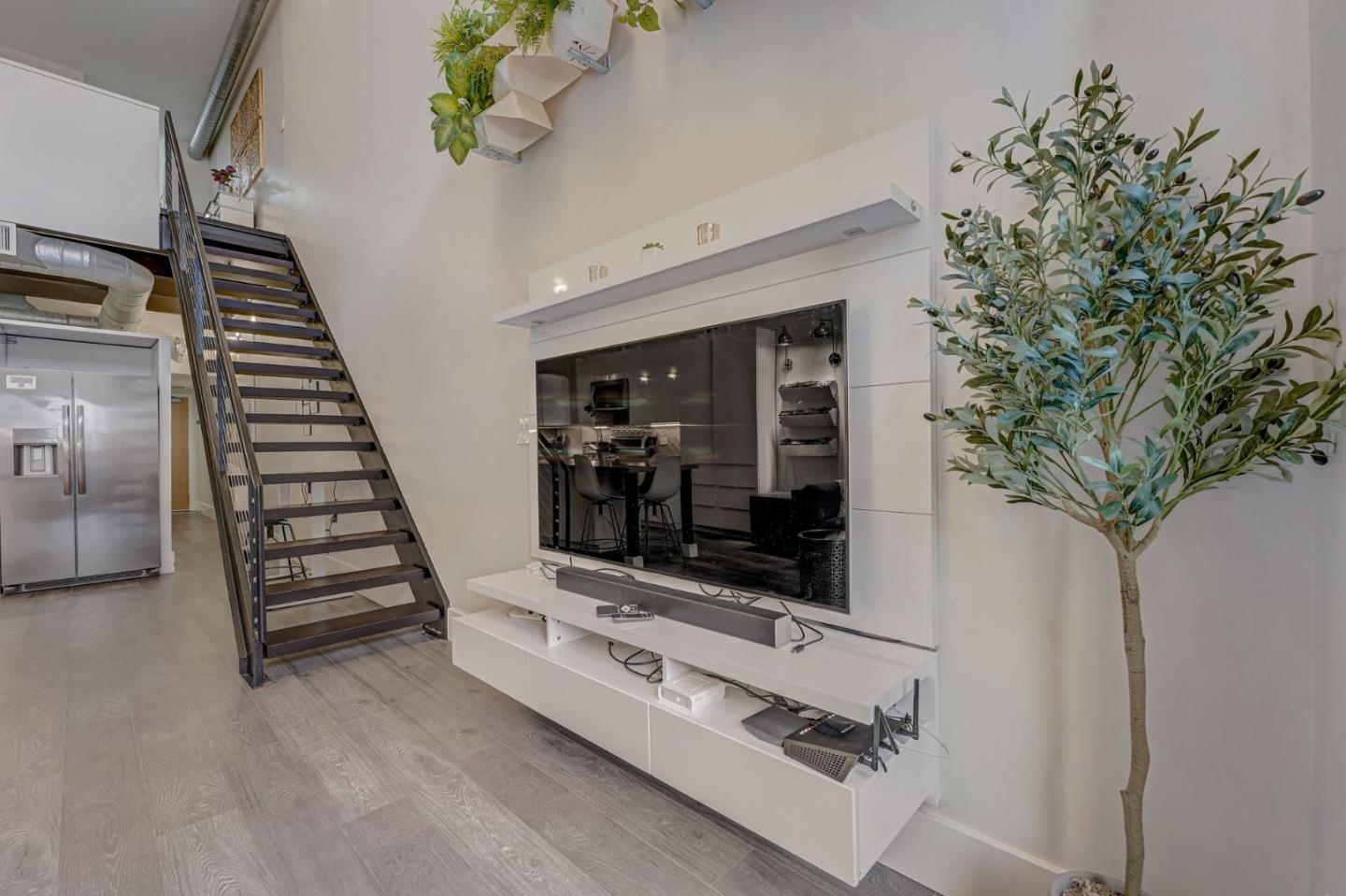 334 Santana ROW 329