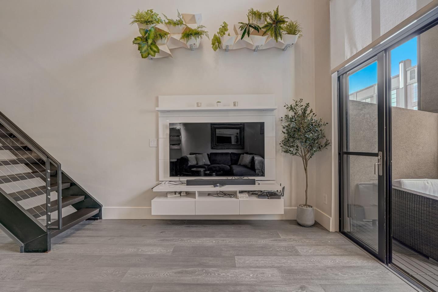334 Santana ROW 329