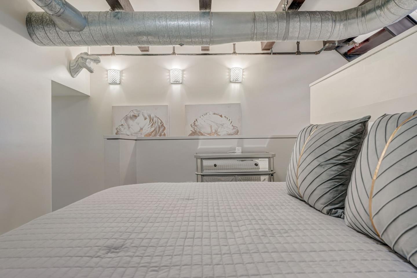 334 Santana ROW 329