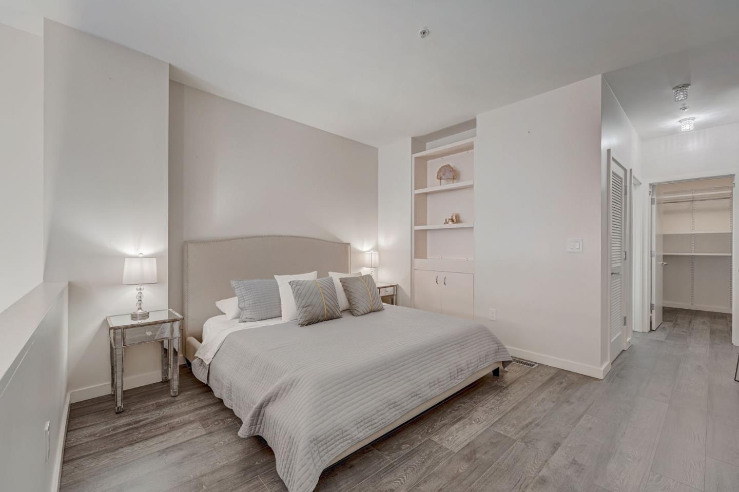 334 Santana ROW 329