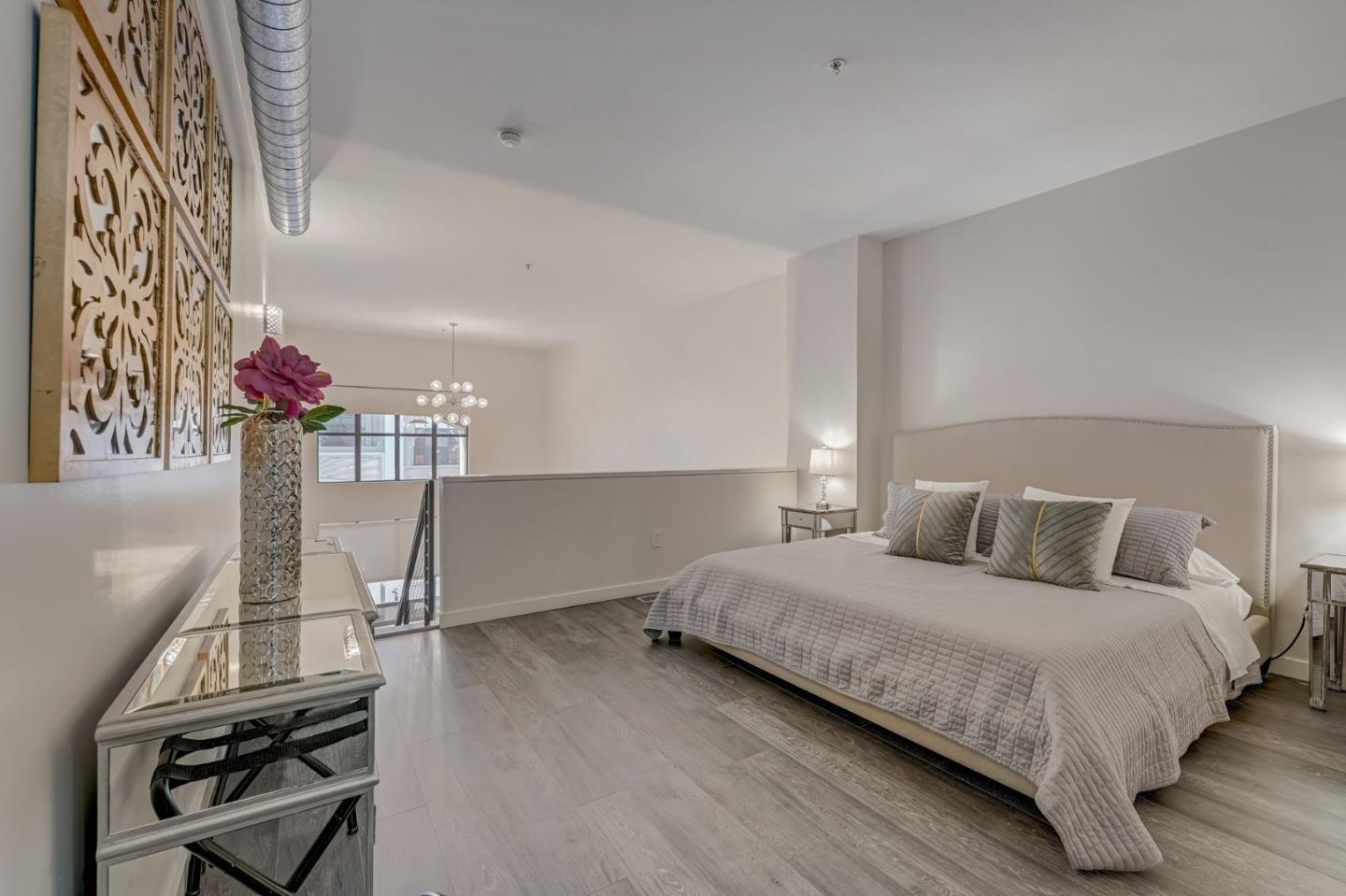 334 Santana ROW 329