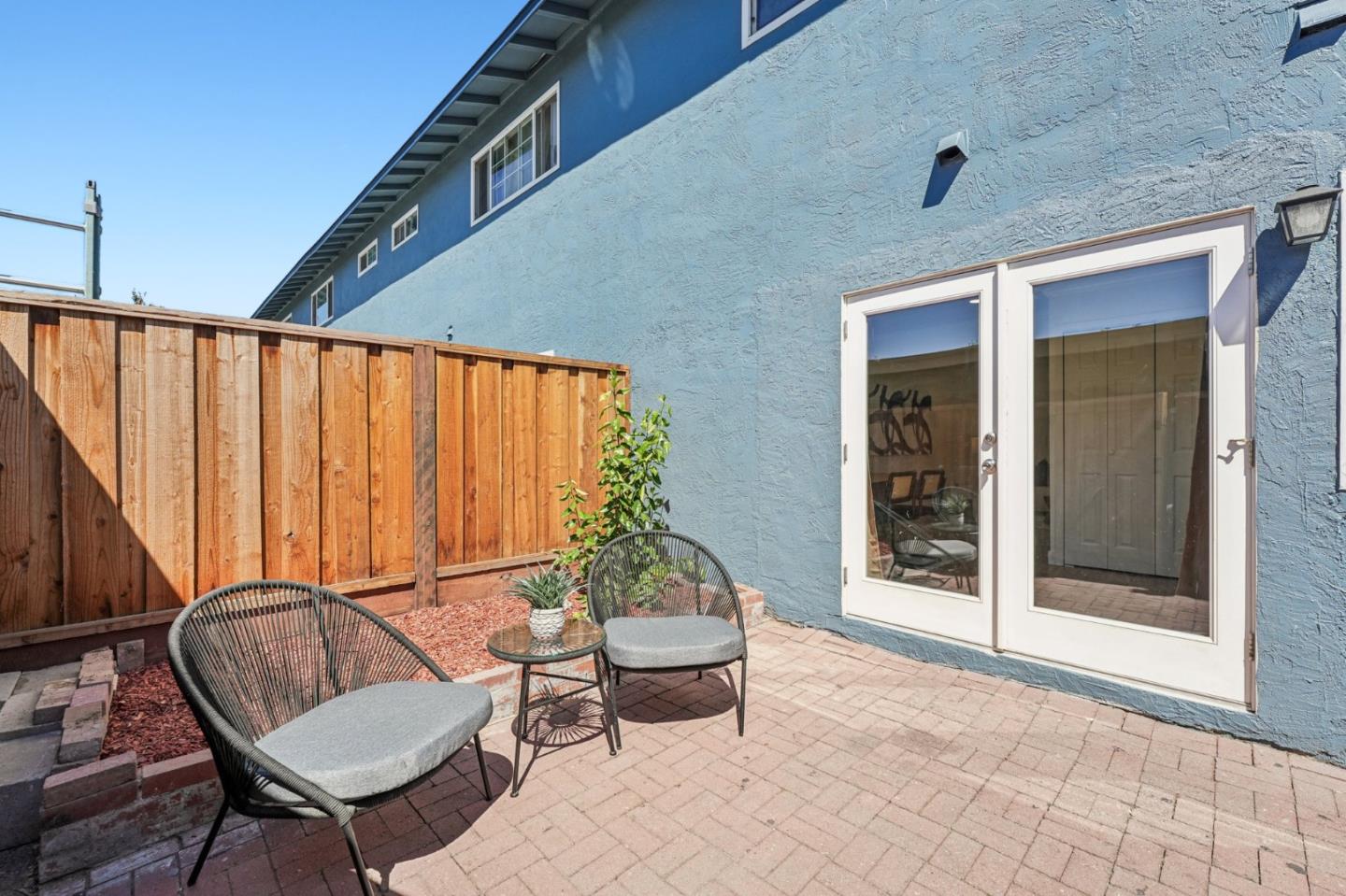405 Don Carlos Court