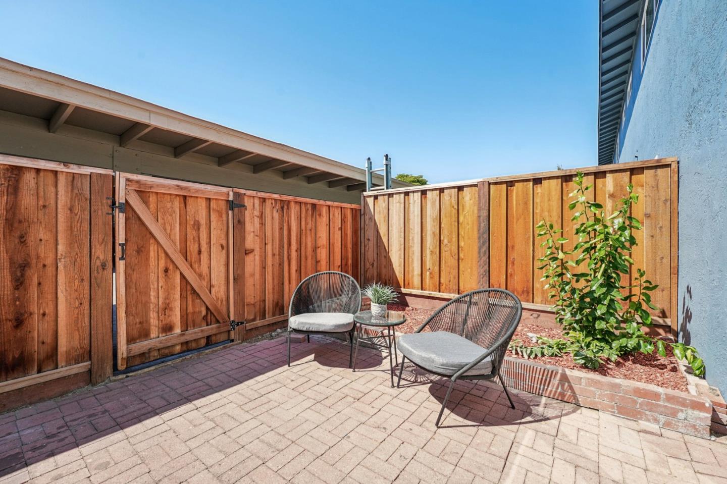 405 Don Carlos Court