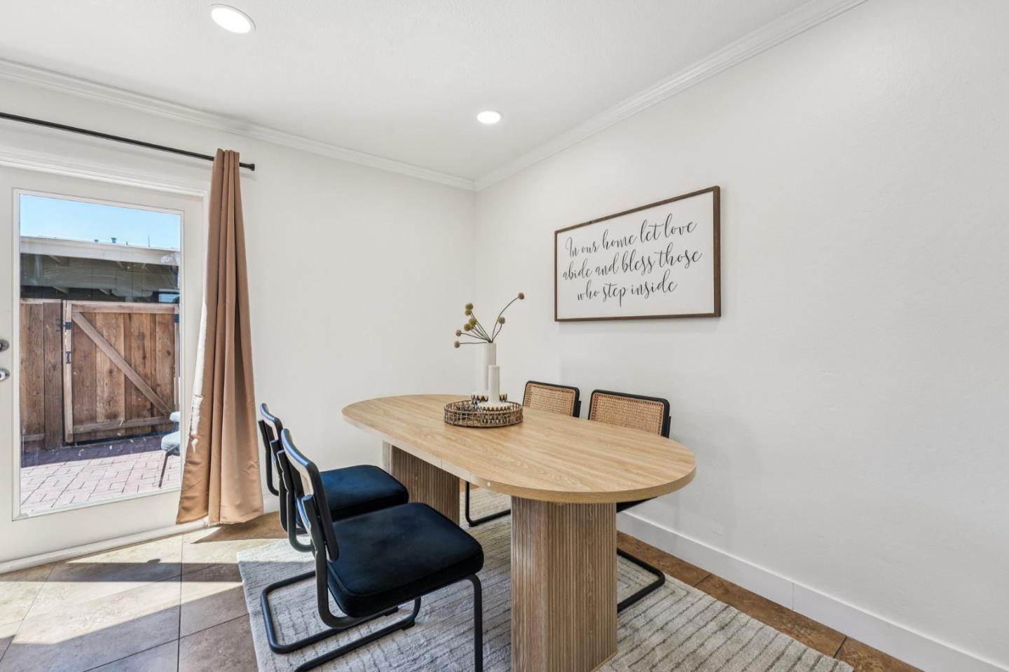 405 Don Carlos Court