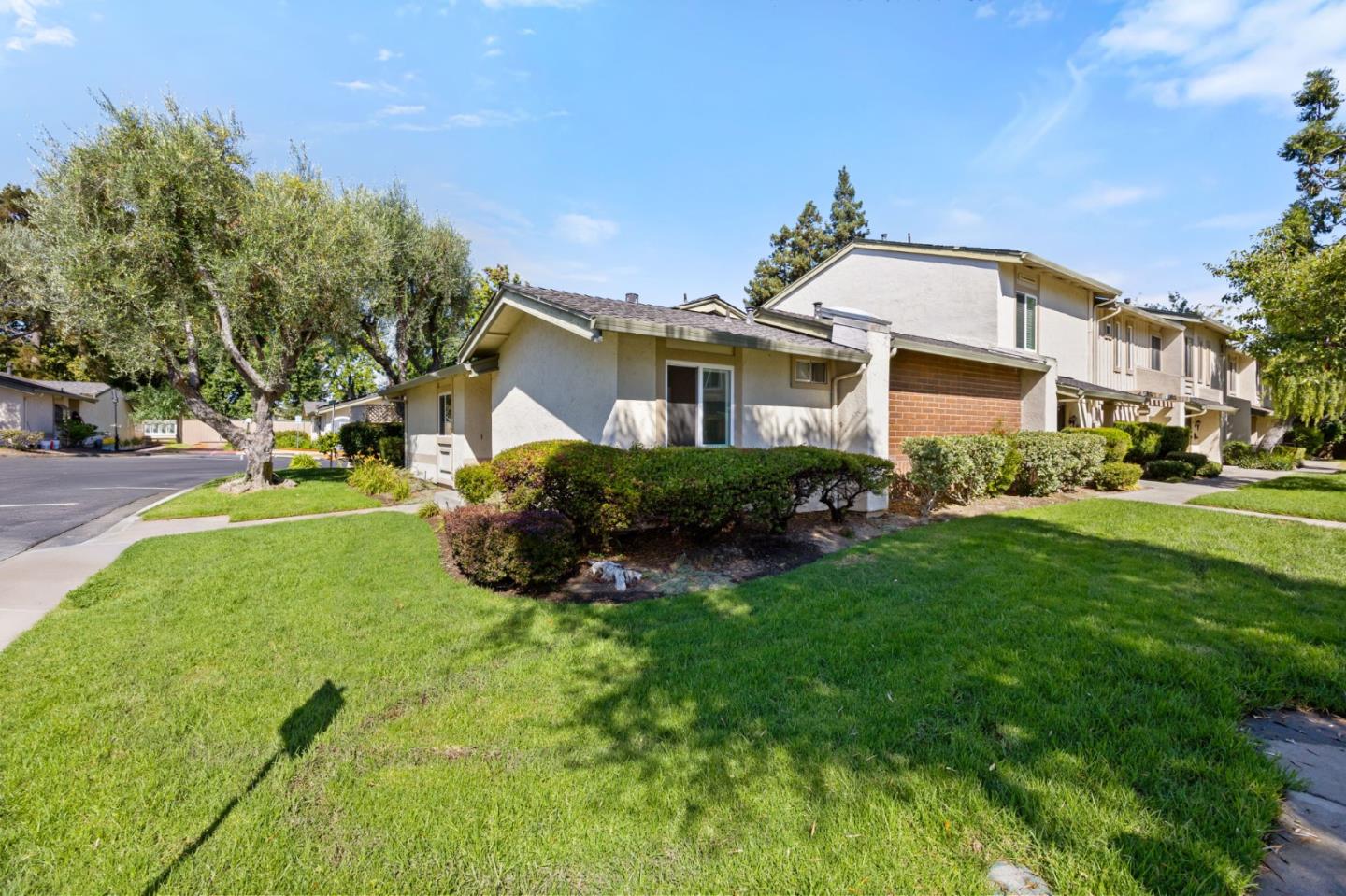 735 Winstead Terrace