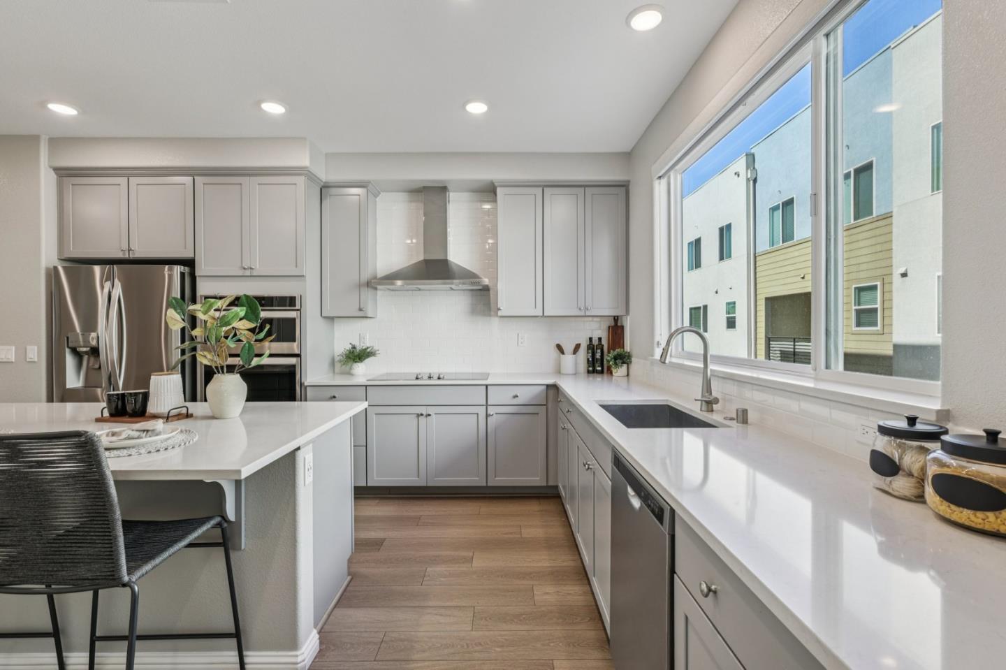 2432 Kita Lane
