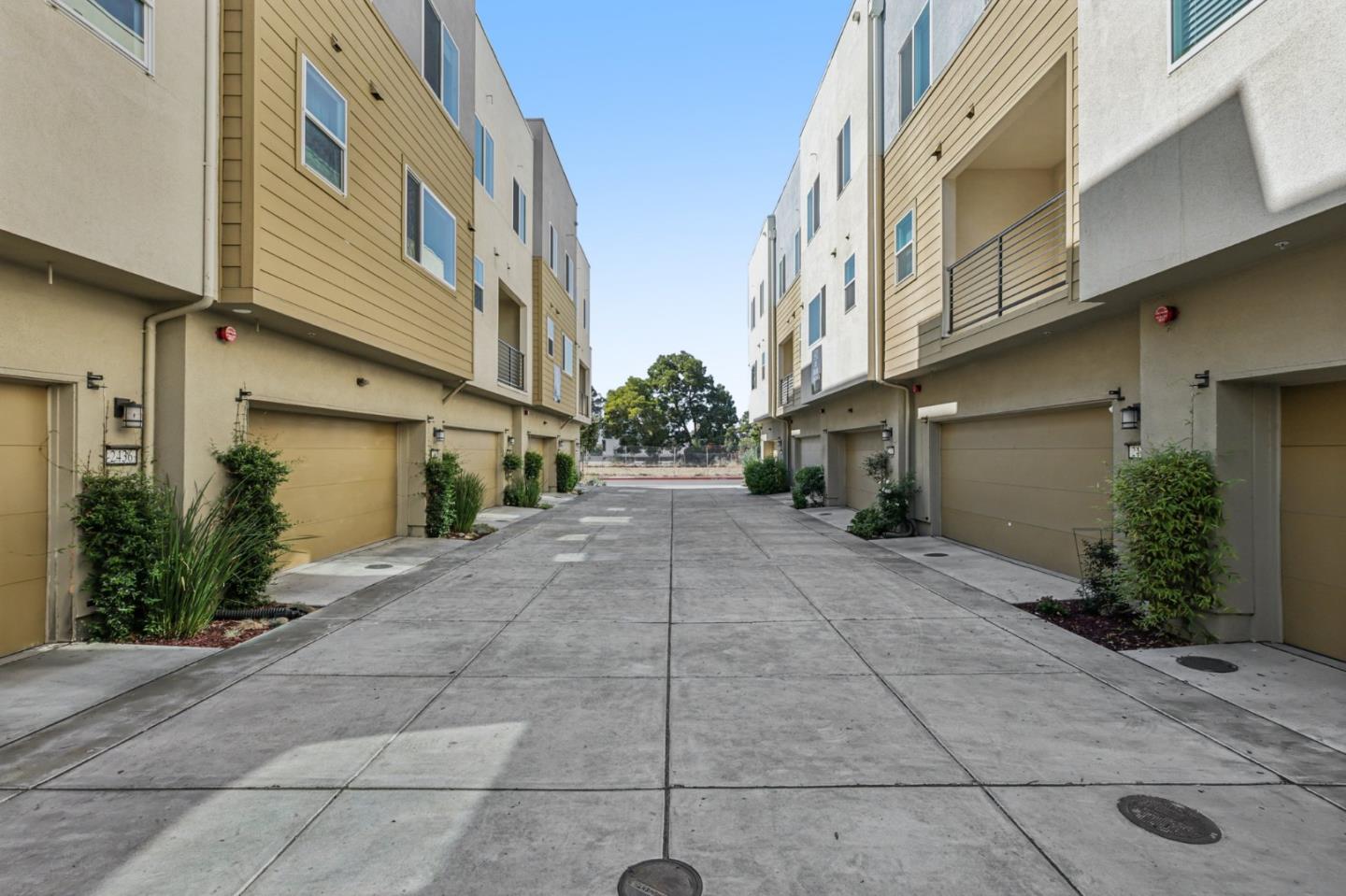 2432 Kita Lane