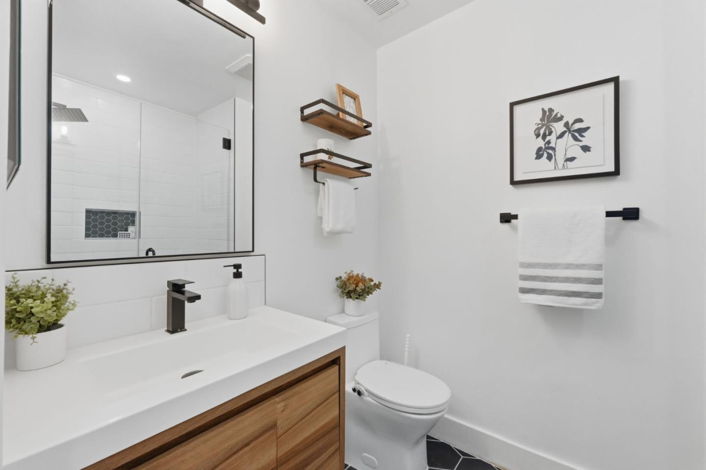 4610 Capitola Avenue