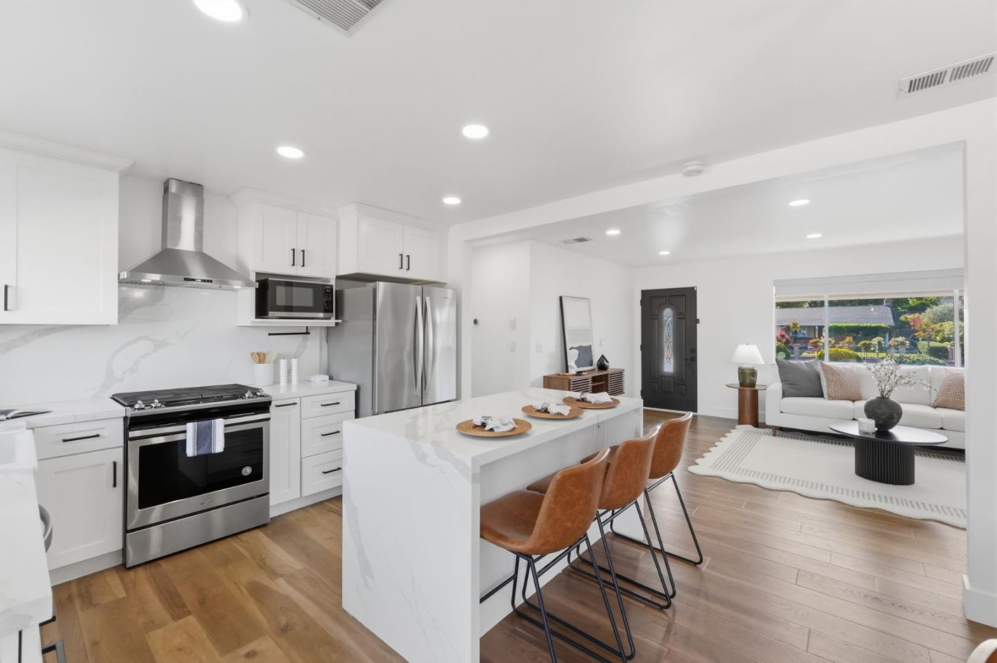 4610 Capitola Avenue