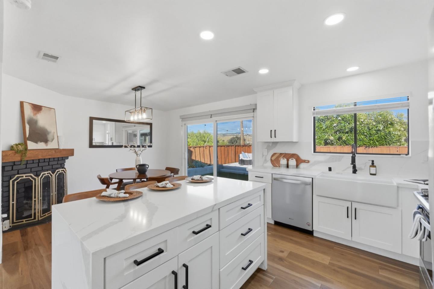 4610 Capitola Avenue