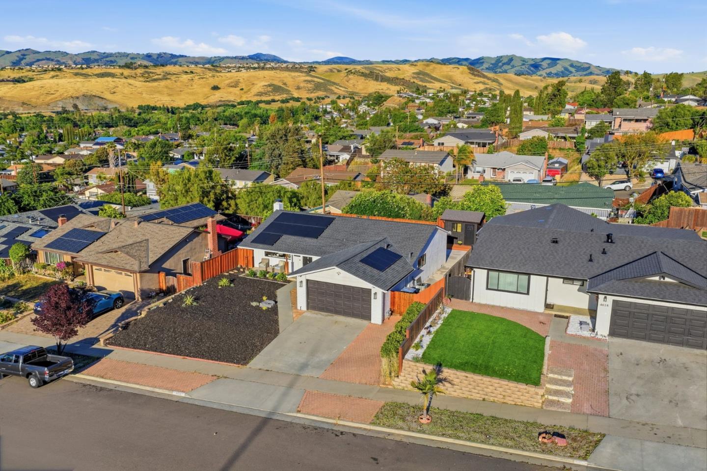 4610 Capitola Avenue