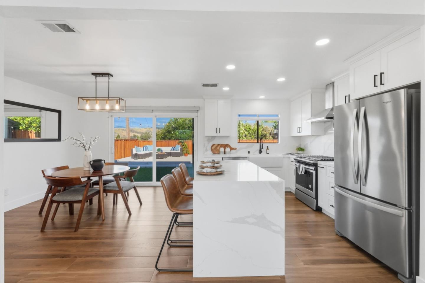 4610 Capitola Avenue