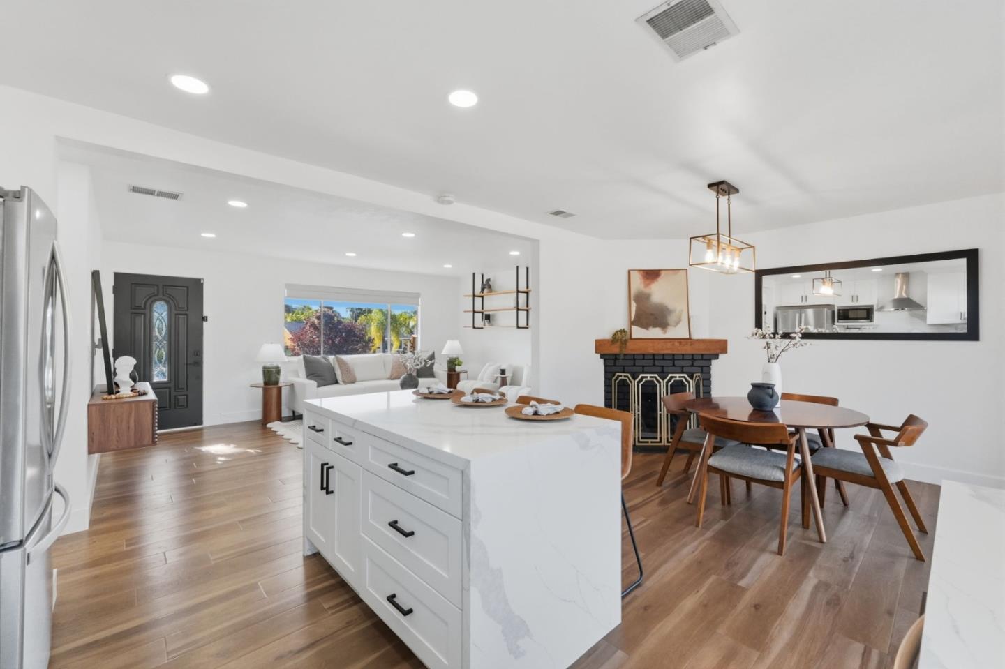 4610 Capitola Avenue