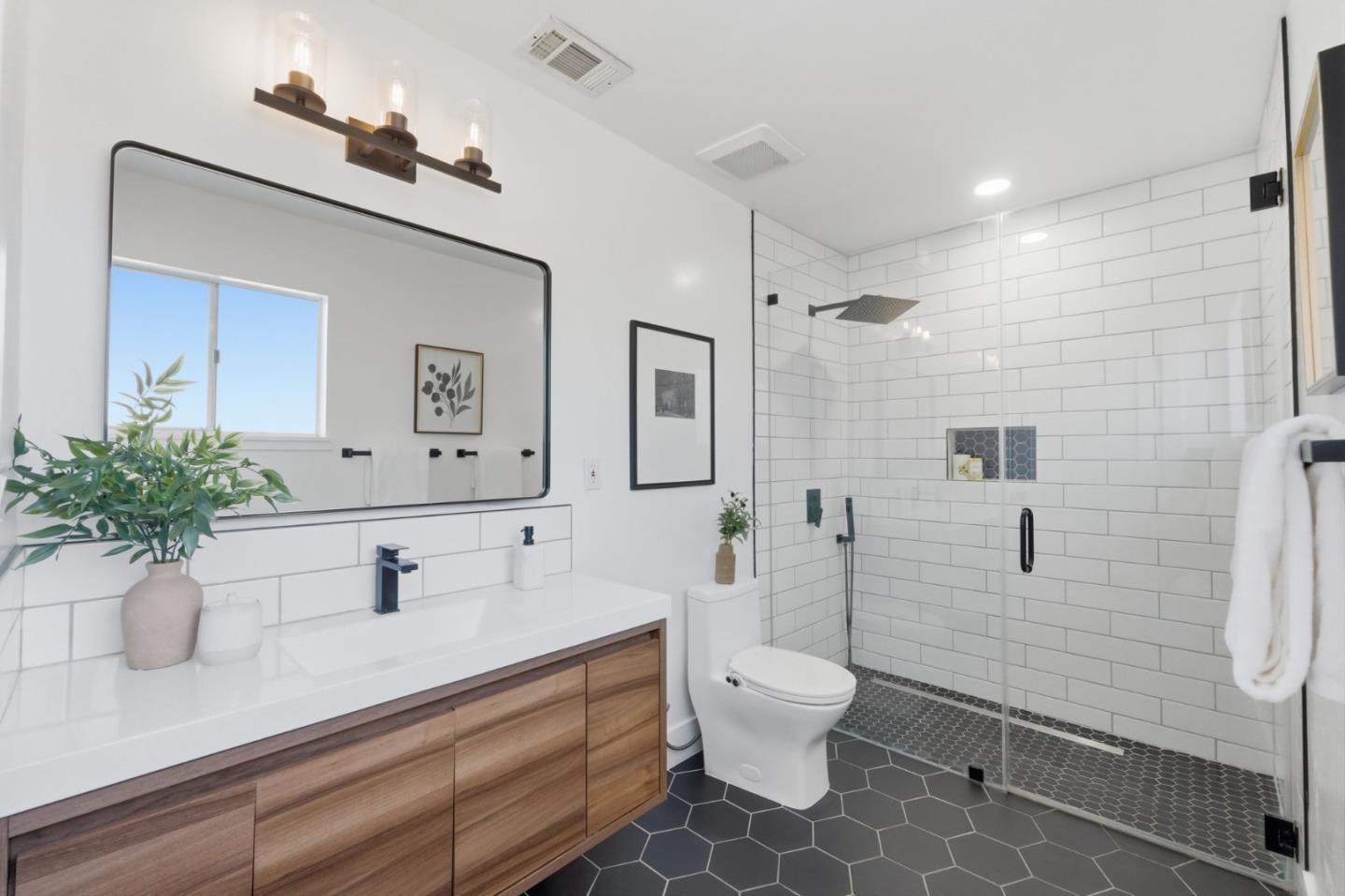 4610 Capitola Avenue