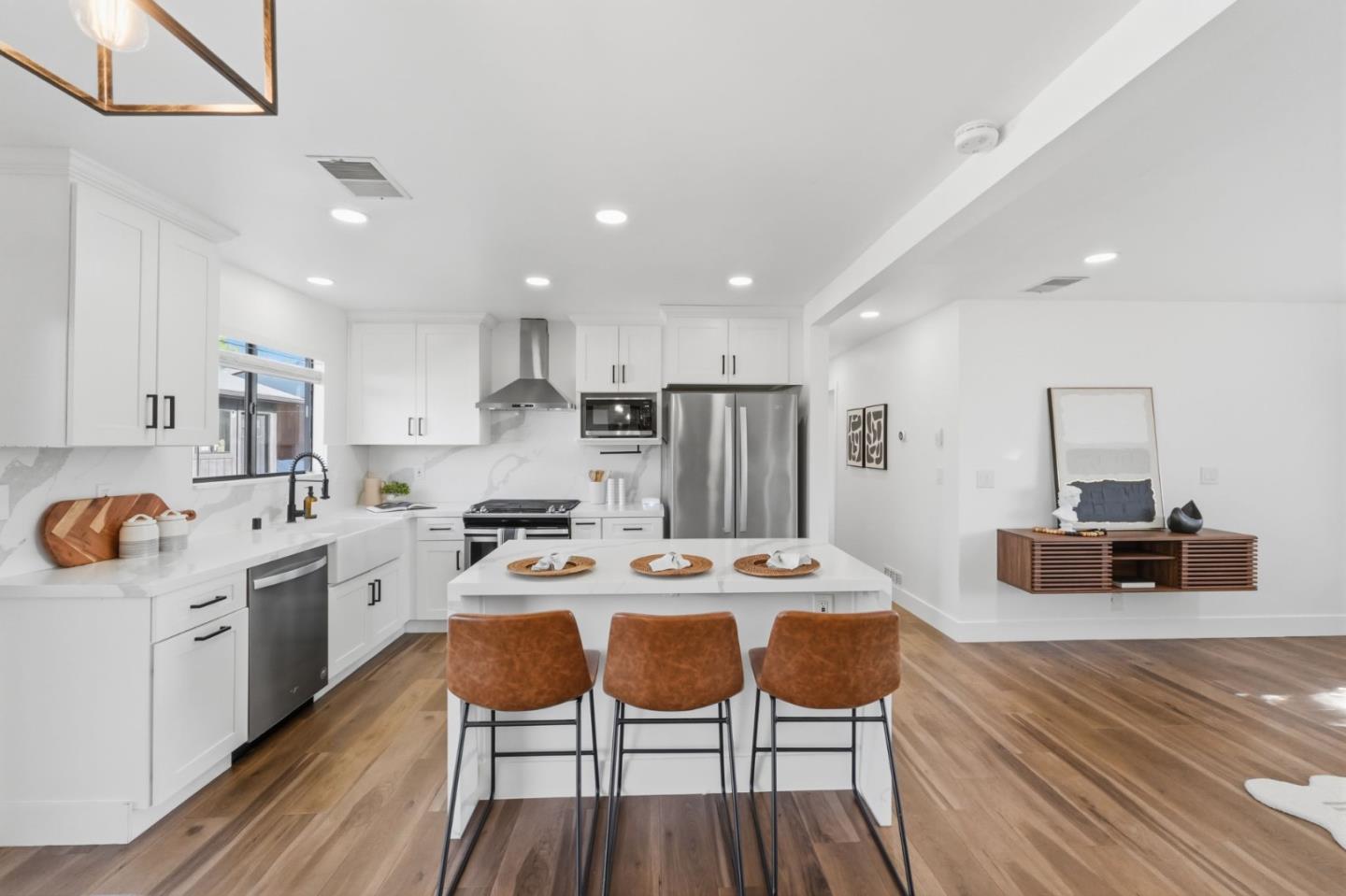 4610 Capitola Avenue