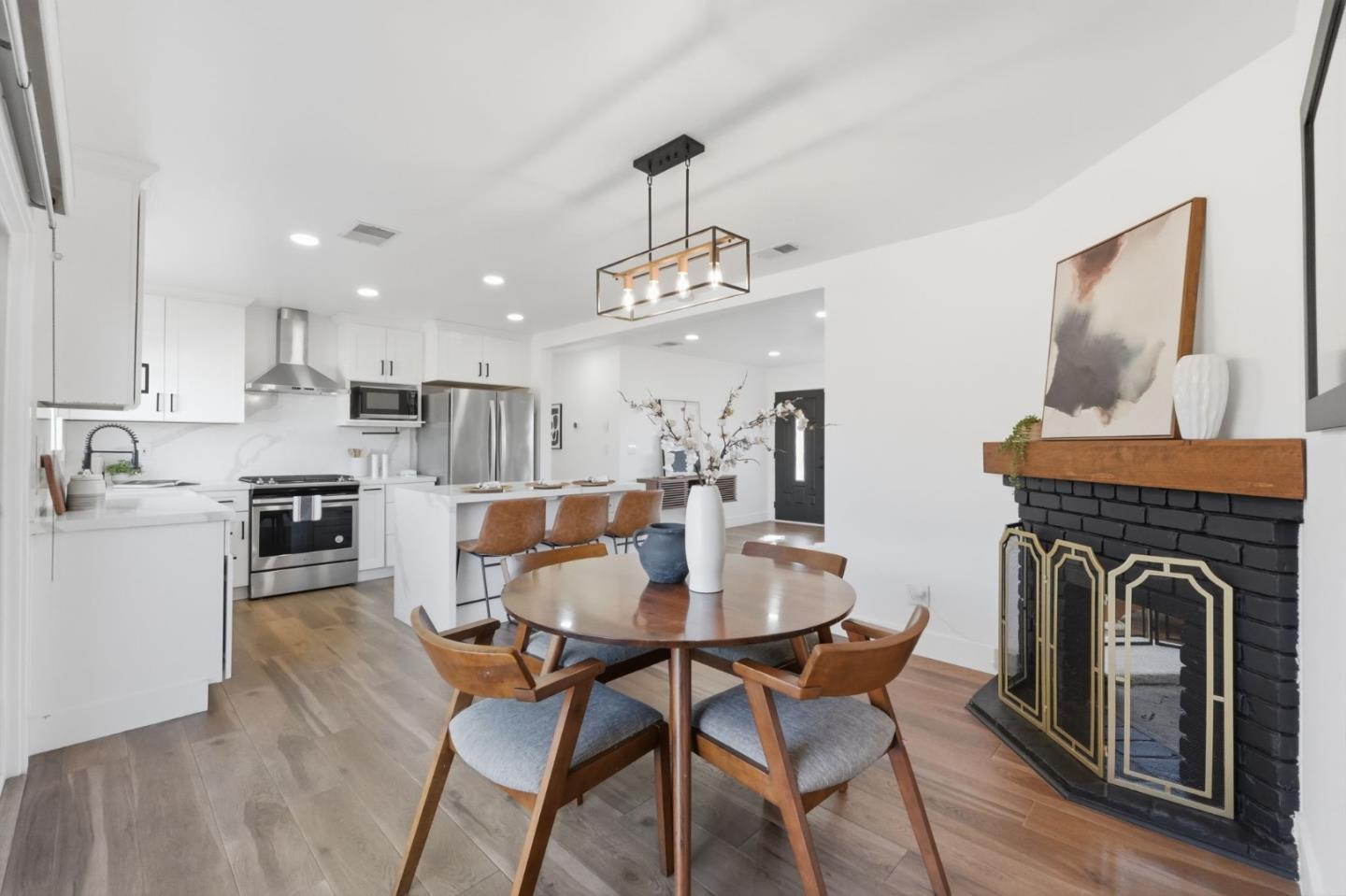 4610 Capitola Avenue