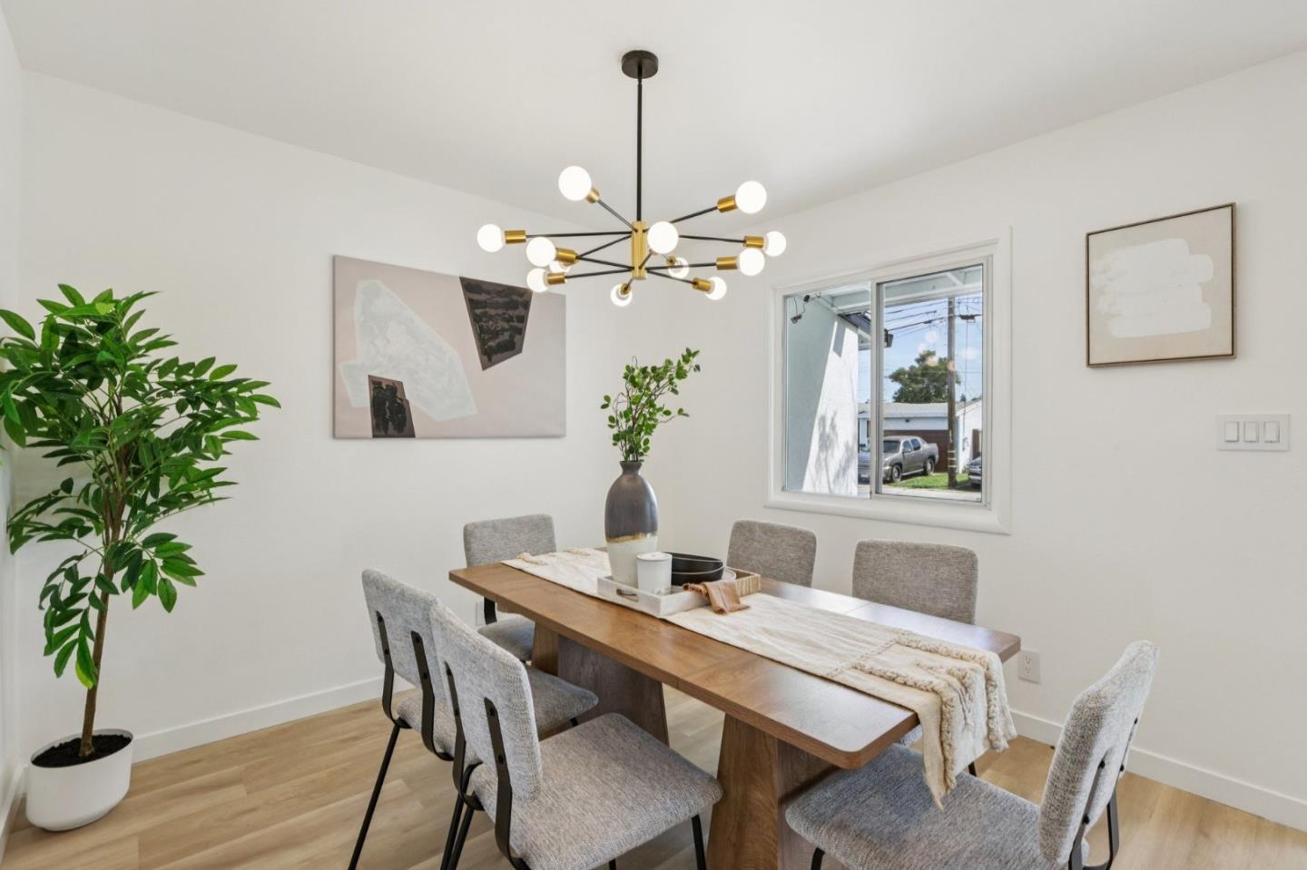 18263 Melrose Avenue