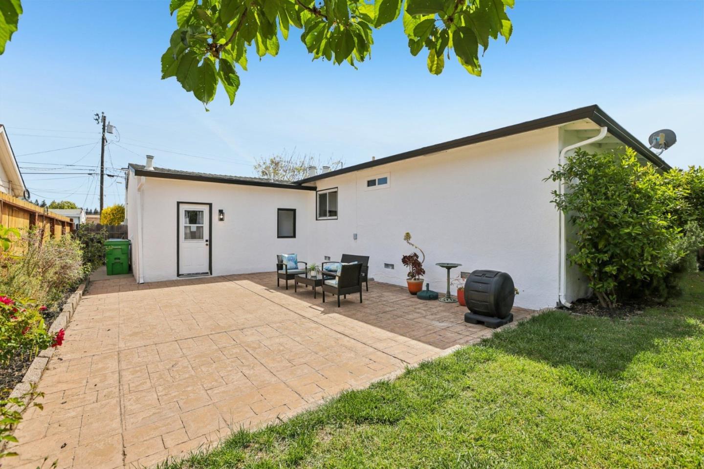 18263 Melrose Avenue