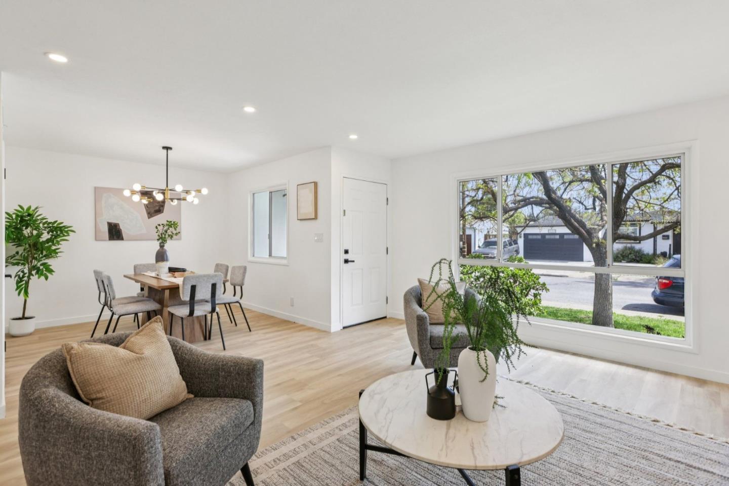 18263 Melrose Avenue